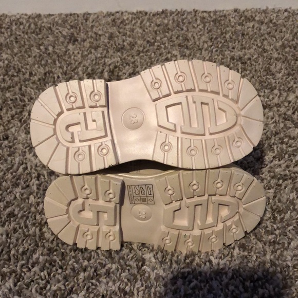 SHEIN Cream Toddler Boots - Picture 4 of 8